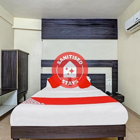 Oyo 82461 Hotel Darshan Banquet And Rooms 수라트 외부 사진