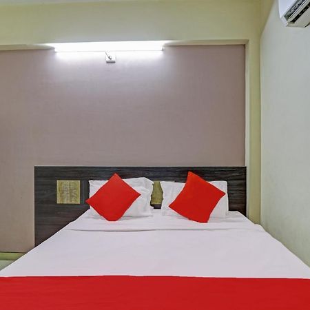 Oyo 82461 Hotel Darshan Banquet And Rooms 수라트 외부 사진