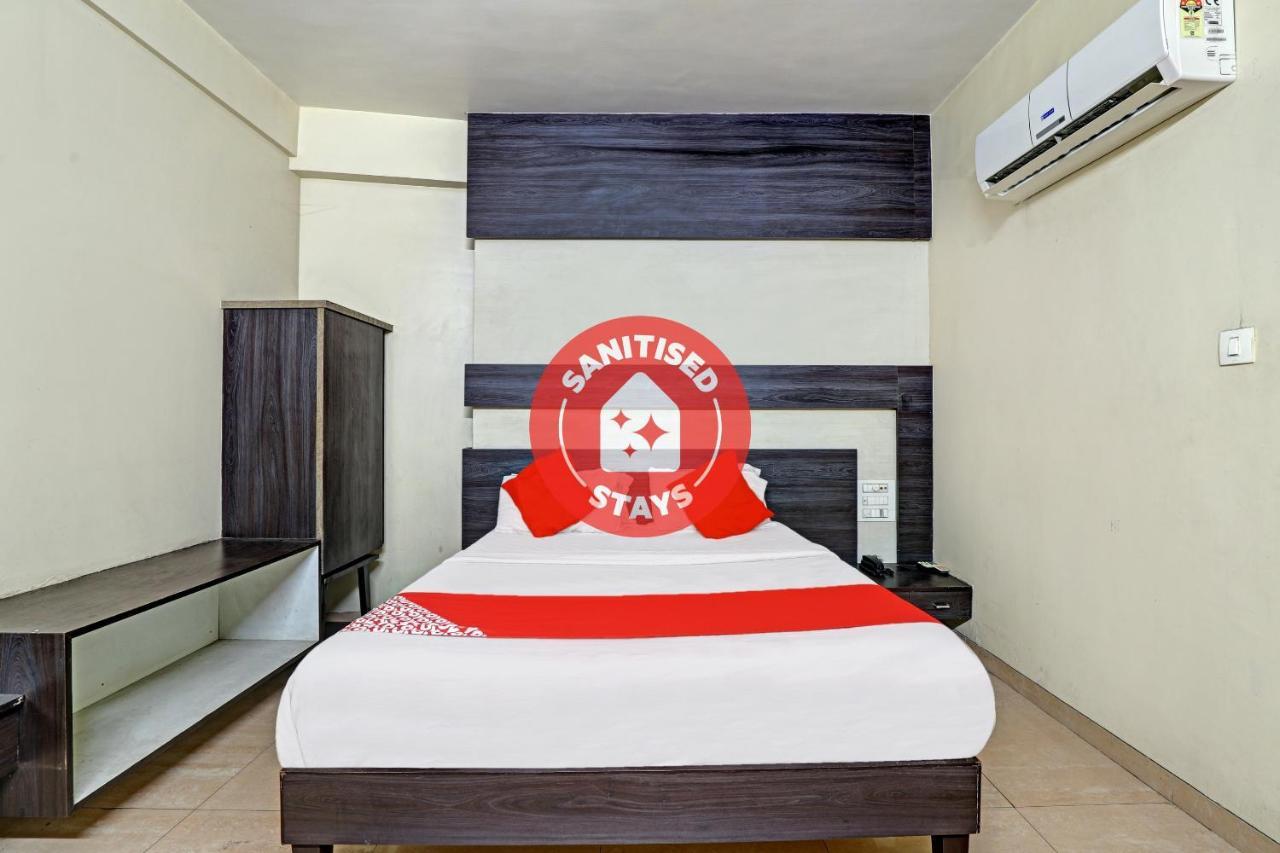 Oyo 82461 Hotel Darshan Banquet And Rooms 수라트 외부 사진