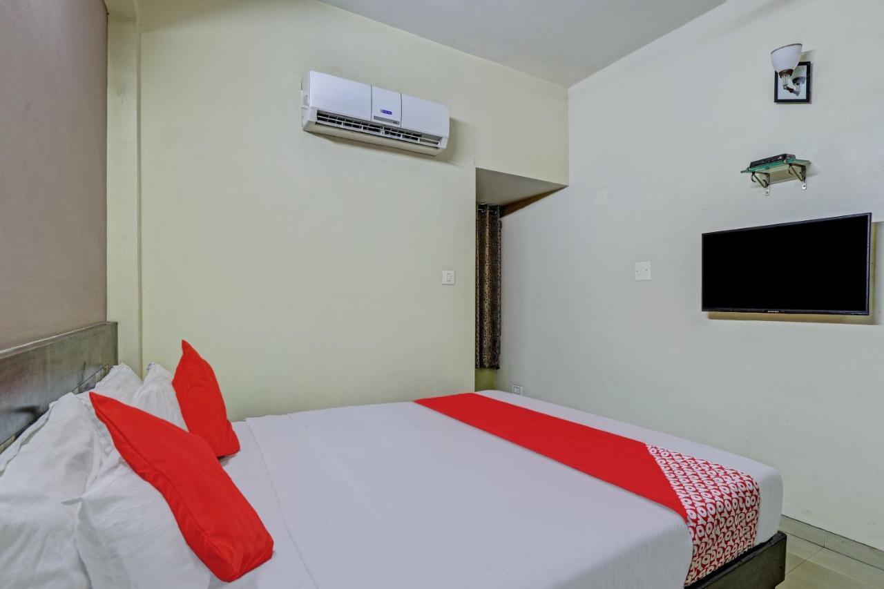 Oyo 82461 Hotel Darshan Banquet And Rooms 수라트 외부 사진