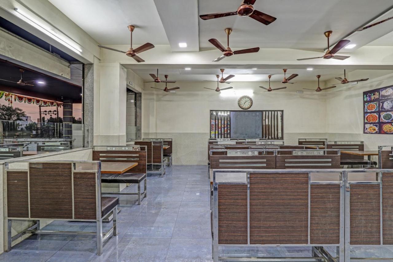 Oyo 82461 Hotel Darshan Banquet And Rooms 수라트 외부 사진