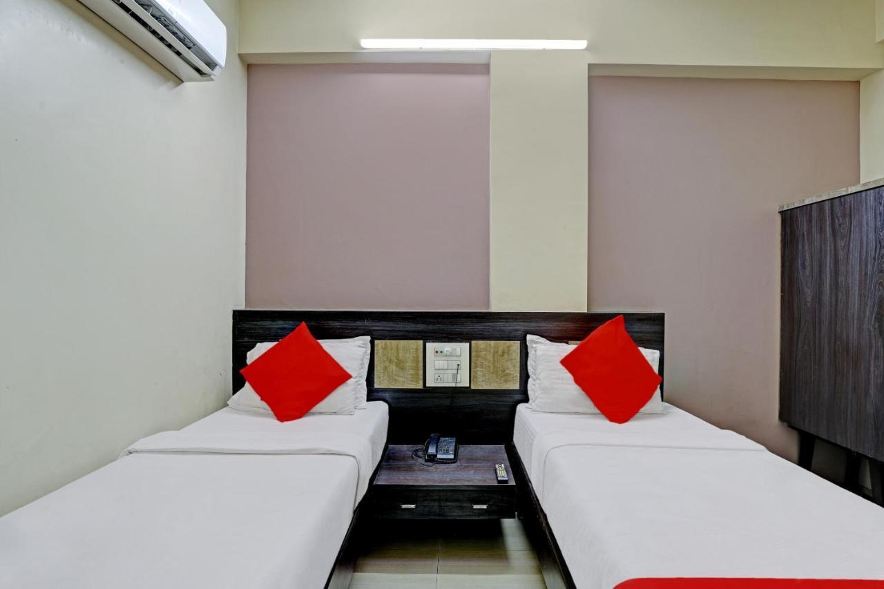 Oyo 82461 Hotel Darshan Banquet And Rooms 수라트 외부 사진